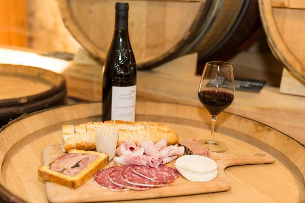 Visite de cave et rencontre avec le vigneron dans un domaine des Côtes du Rhône